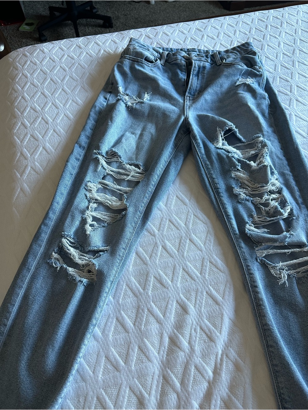American Eagle Outfitters Light Blue Distressed Boyfriend Jeans